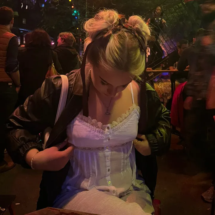 @izzyjohnnson