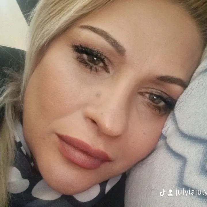 @julyiajulyia