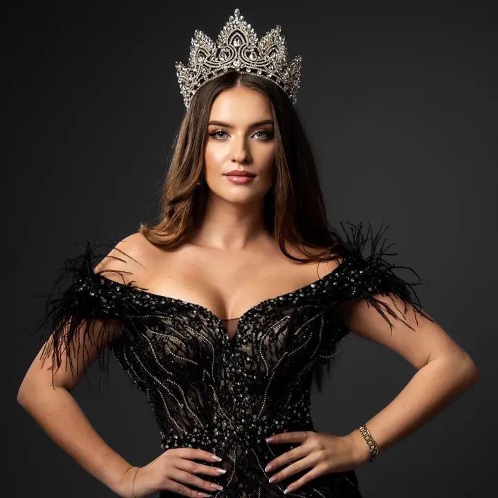 @misscarringtonofficial