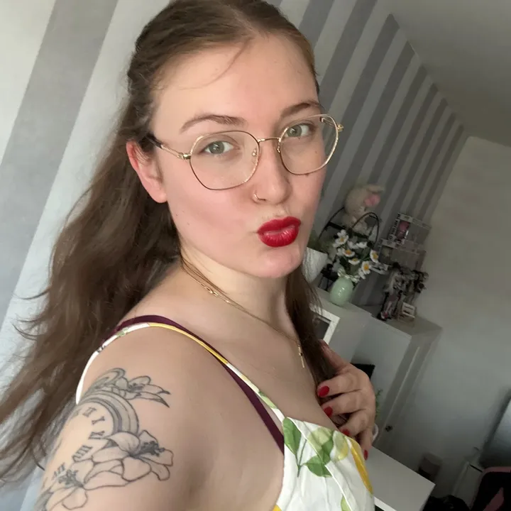 @leonieloveslemonade