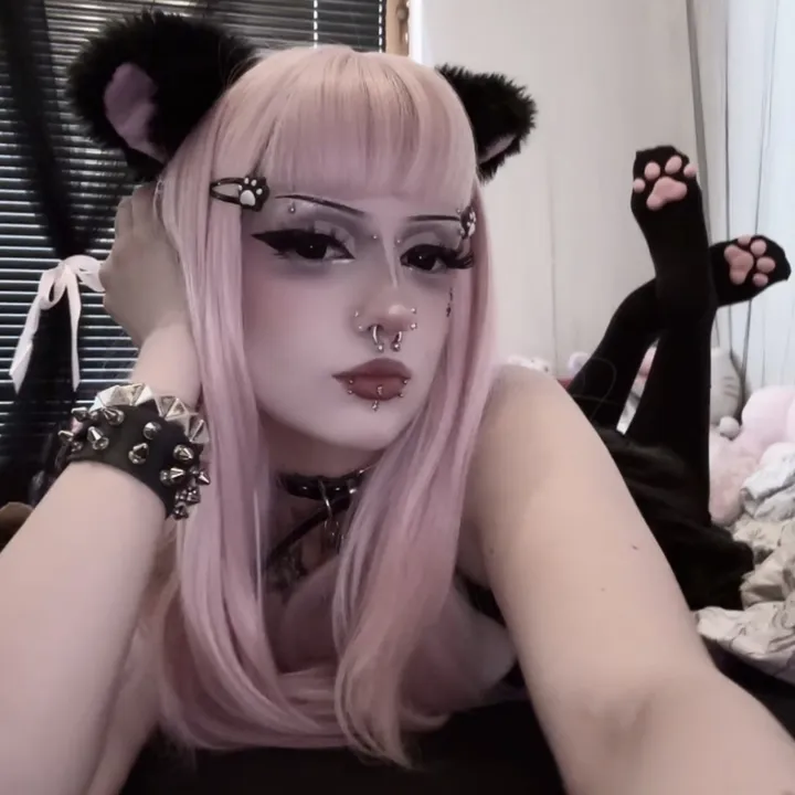 @emomieze