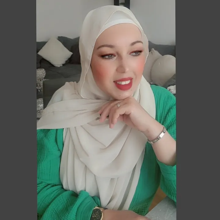@najia4945