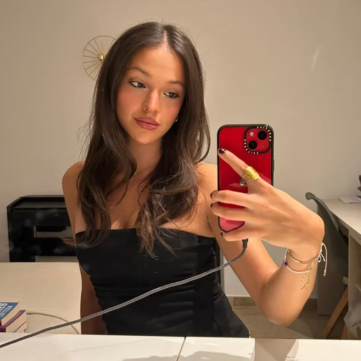 @claudiaarenas_