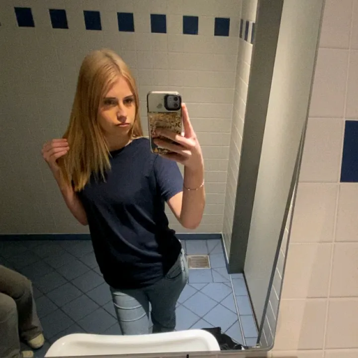 lara_1043