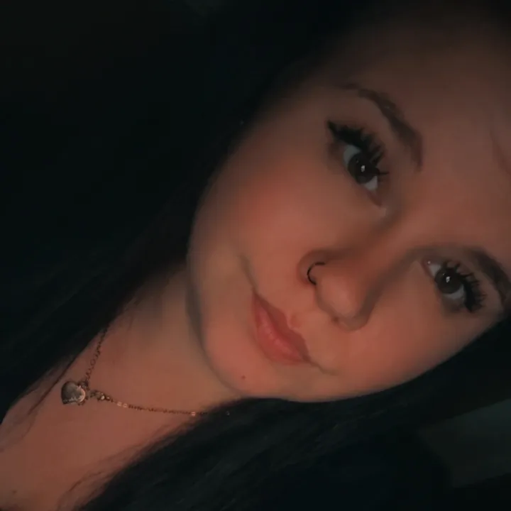 @_vanessamewis_