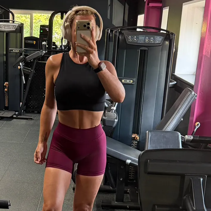 @itshayleyjohn
