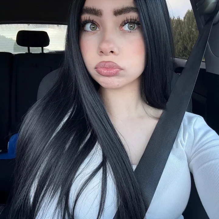 @illegallanatrix