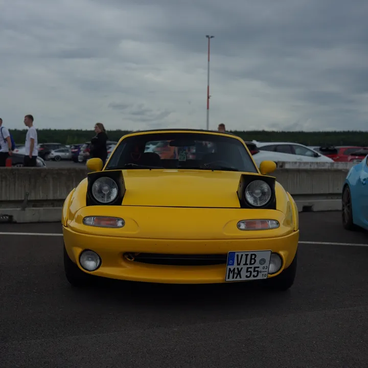 kiiromiata