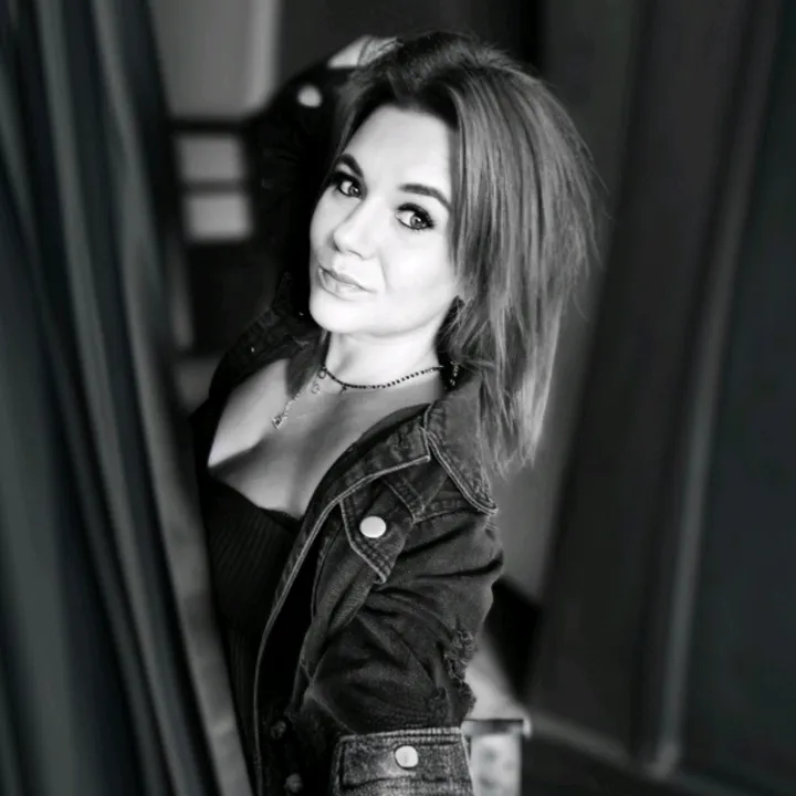 @izzi989