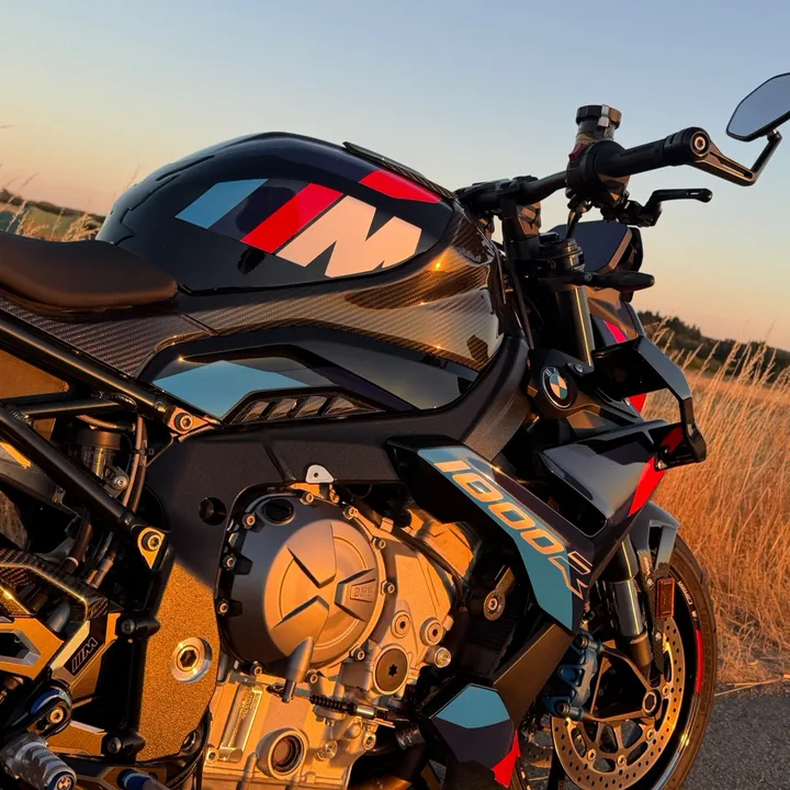 eik_on_motorbike