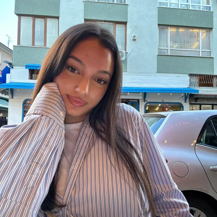 @whoishazal