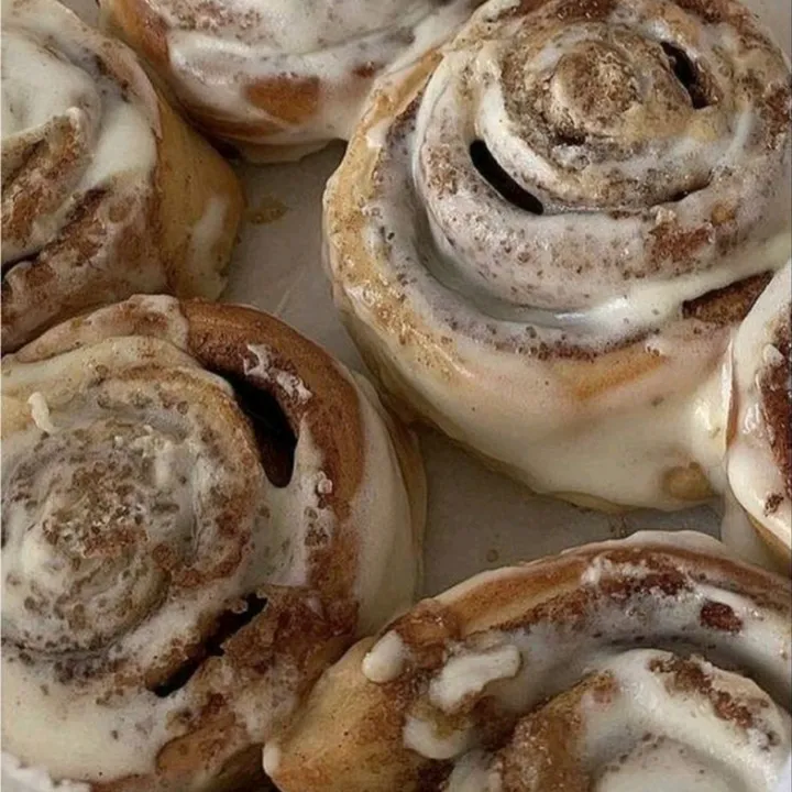 @cinnamonrollvibes