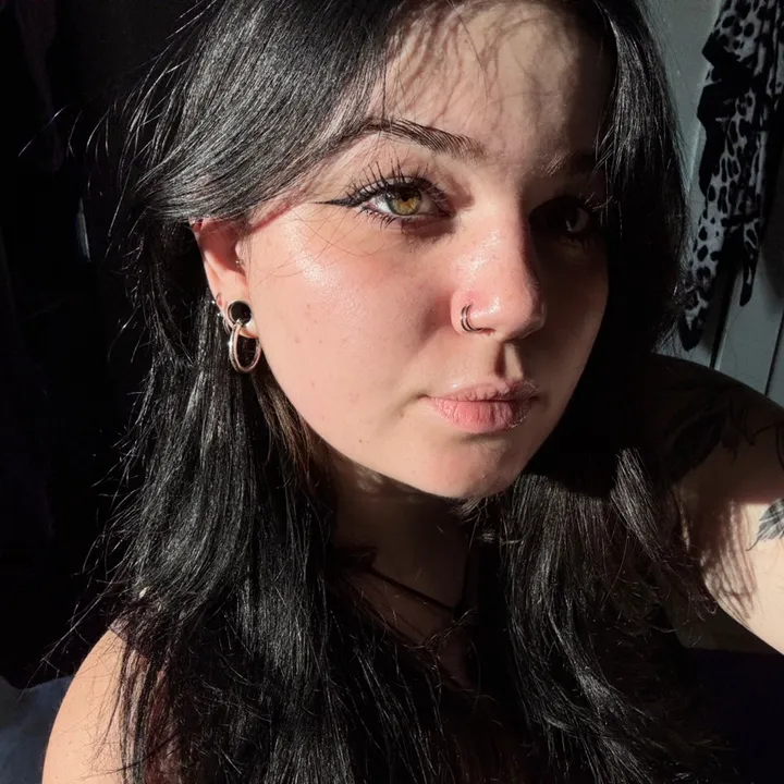 @laannisss