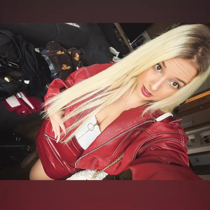 @blondhell__
