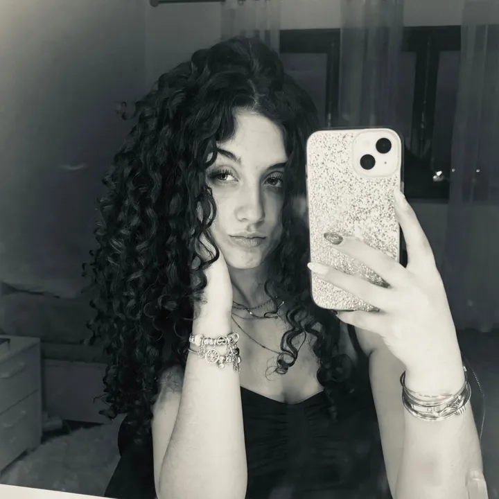 @laratorrez_
