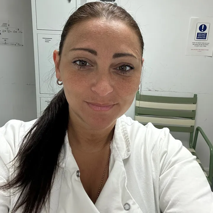 @unanapoletanainuk