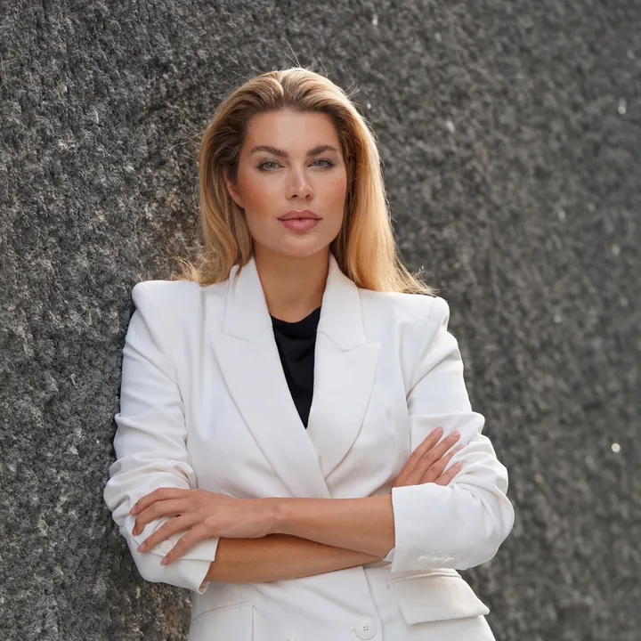 @alinacarabeyer