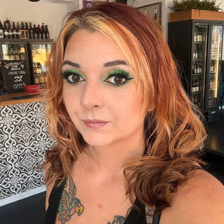 @hollydollytm