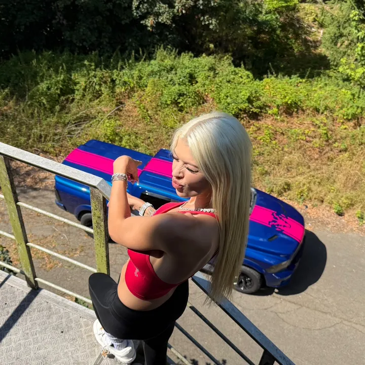 dutchblondiebabe3