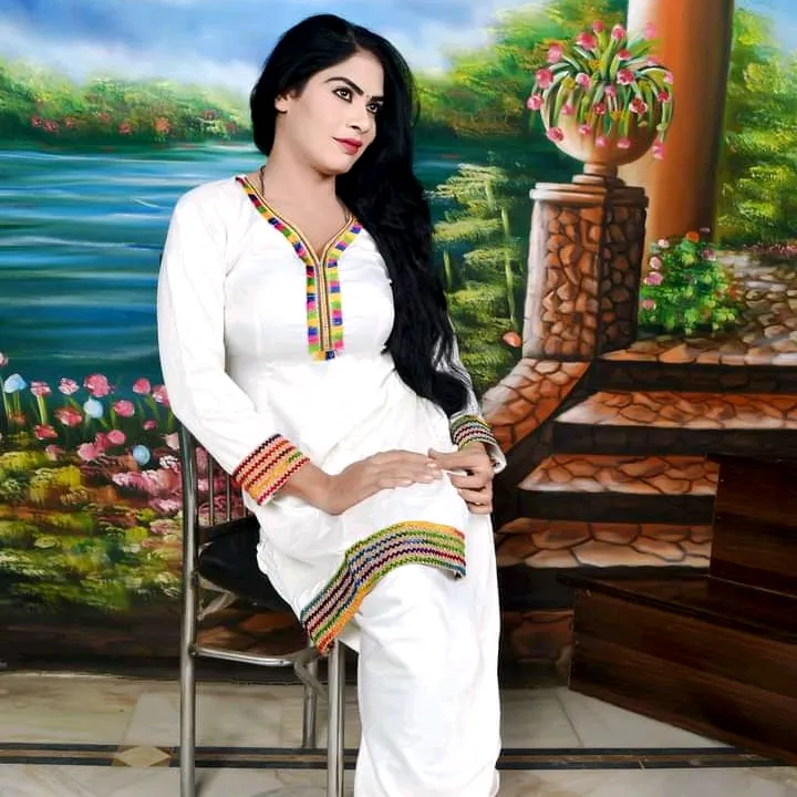 @aroojpariartistofficial