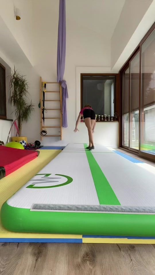 TikTok video thumbnail by karolina_acrobatic