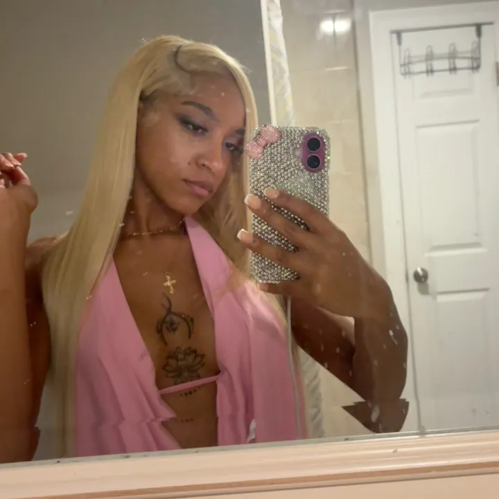 @bl0ndedollyy