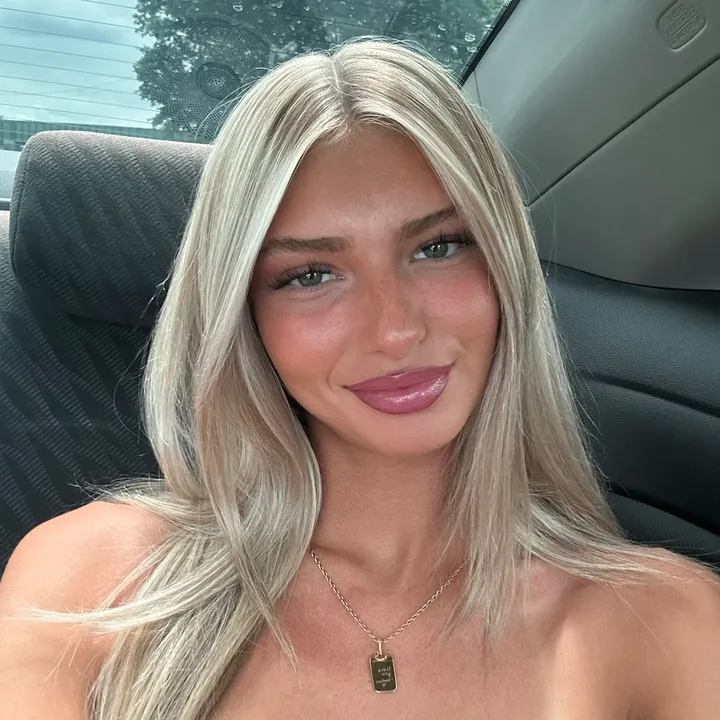 @favtallblonde