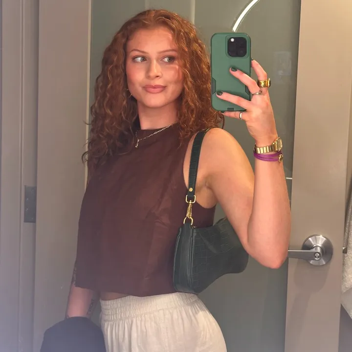 adrienne_adrieout