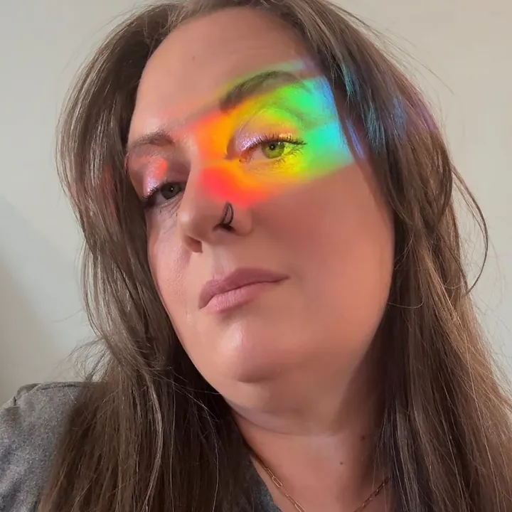 @shopwithbethiebee