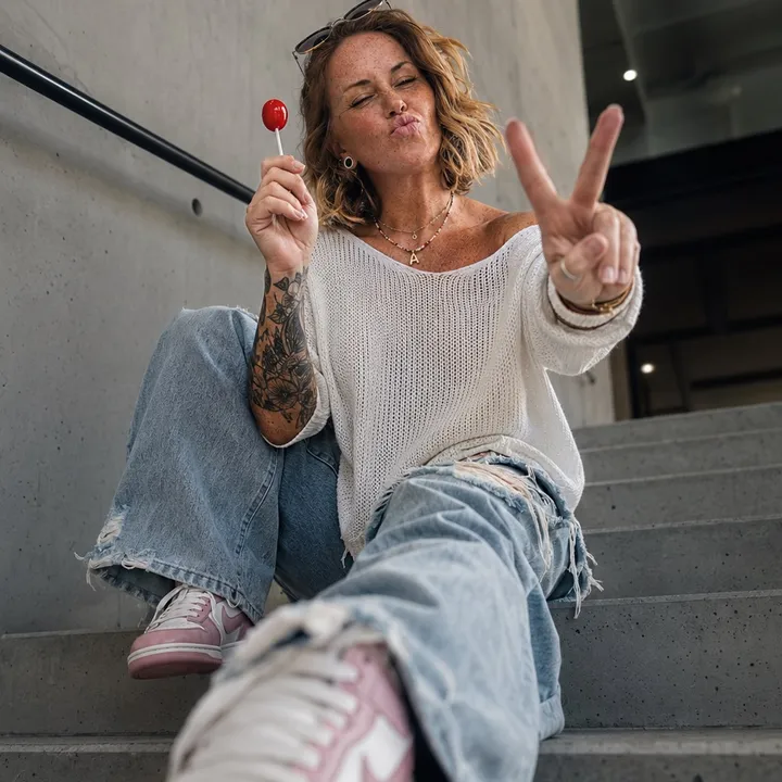 @ash.hooooole